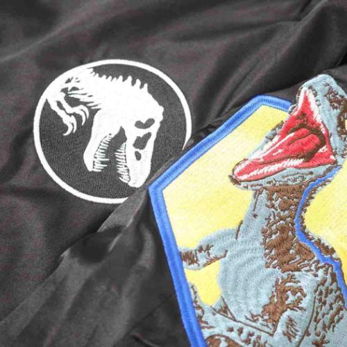 ジュラシックワールド グッズ スカジャン 映画キャラクター アウター ダイナソーフェイス 恐竜 - 画像 (2)