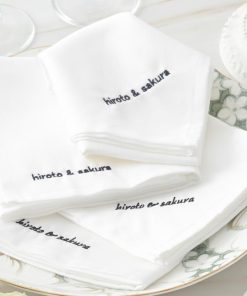 huggebridal フォントとカラーが選べる！ オーダー刺繍 名入れ ハンカチ ギフトBOX入り コットン 綿 100％ 大判 オリジナル イニシャル メッセージ  白 結婚式 プレゼント