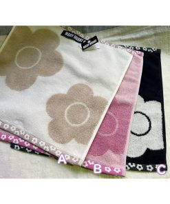 【メール便お届・マリークワント【MARY QUANT】オシャレで可愛い・プレゼント・ギフト・女性・レディース・タオルハンカチ　デイジー　(34×34ｃｍ)