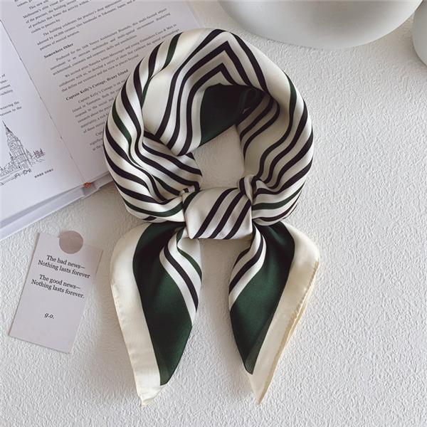 【値下げ】スカーフ レディース 首巻き 配色 シルク調 バンダナストール プリント 正方形 ネックスカーフ コーディネート 贈り物 ギフト プレゼント - 画像 (3)