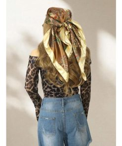 アクセサリー レディース スカーフ 1枚 女性用 ブラウン ペイズリー柄 サテン 90x90cm スクエアスカーフ、夏のトラベル、