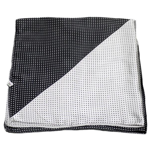 かわいいシルク調スカーフ 中判 60cm正方形スカーフリボン 事務服 企業制服スカーフ 手首に、デニムに、バッグに、無限に使える人気柄スカーフ